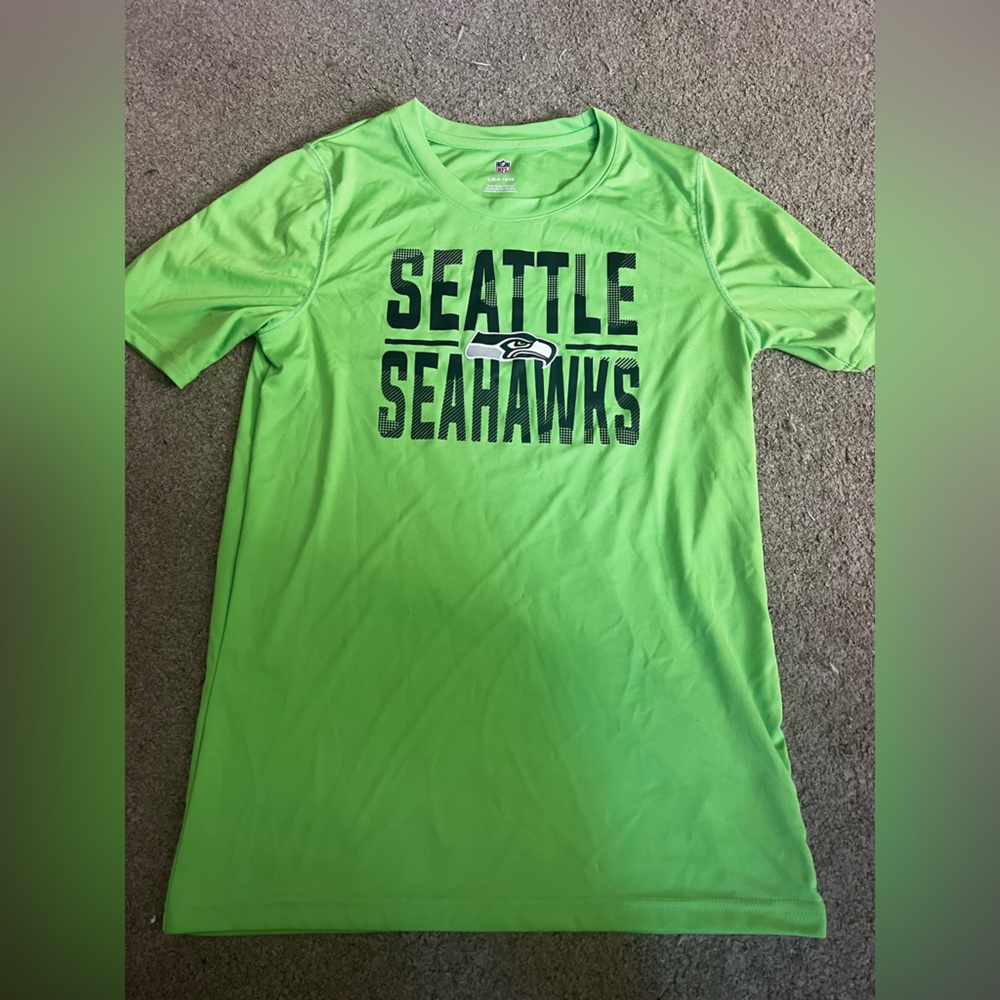NWOT NFL Youth Large Seattle Seahawks shirt